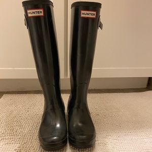 Black Hunter rain boots — good condition!